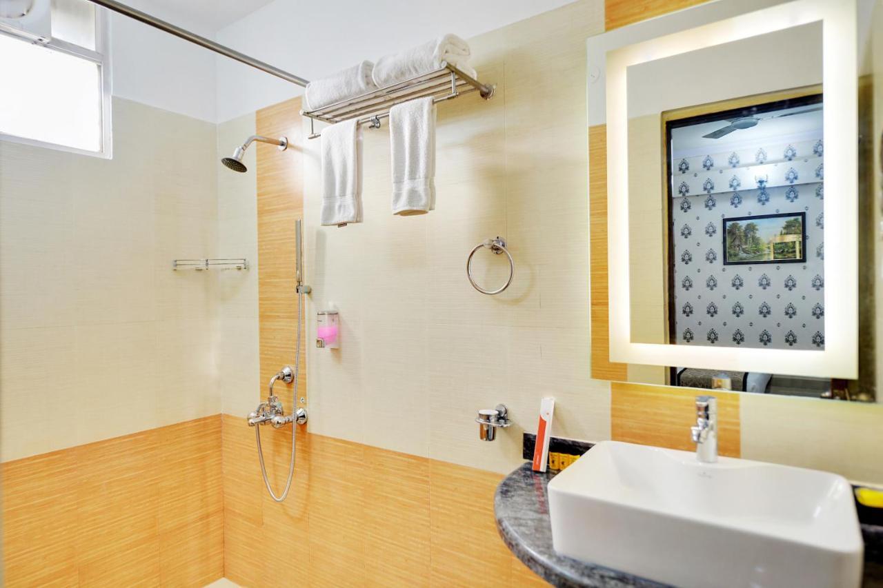 The Liverpool Blue Hotels Bangalore Dış mekan fotoğraf
