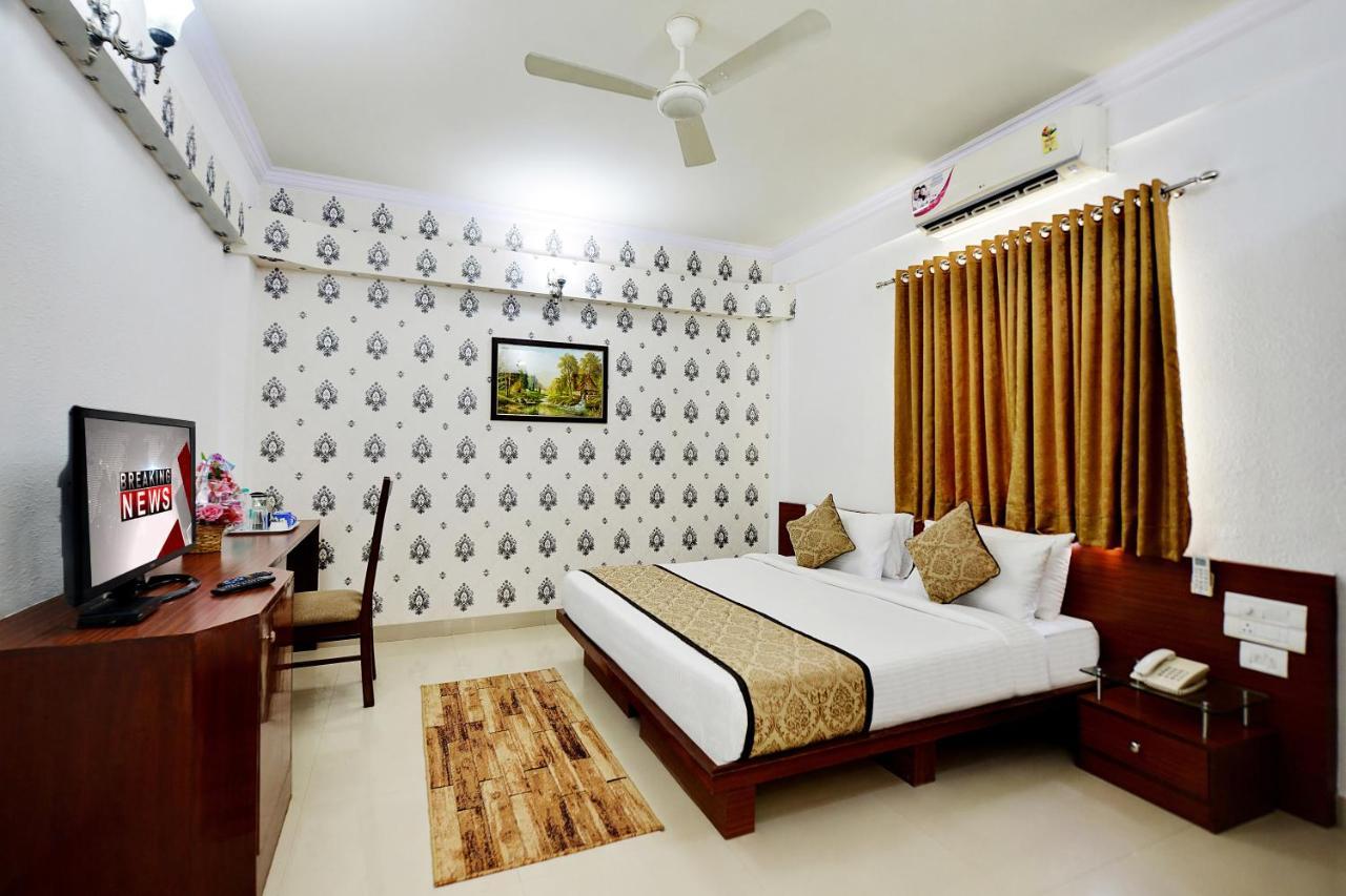 The Liverpool Blue Hotels Bangalore Dış mekan fotoğraf
