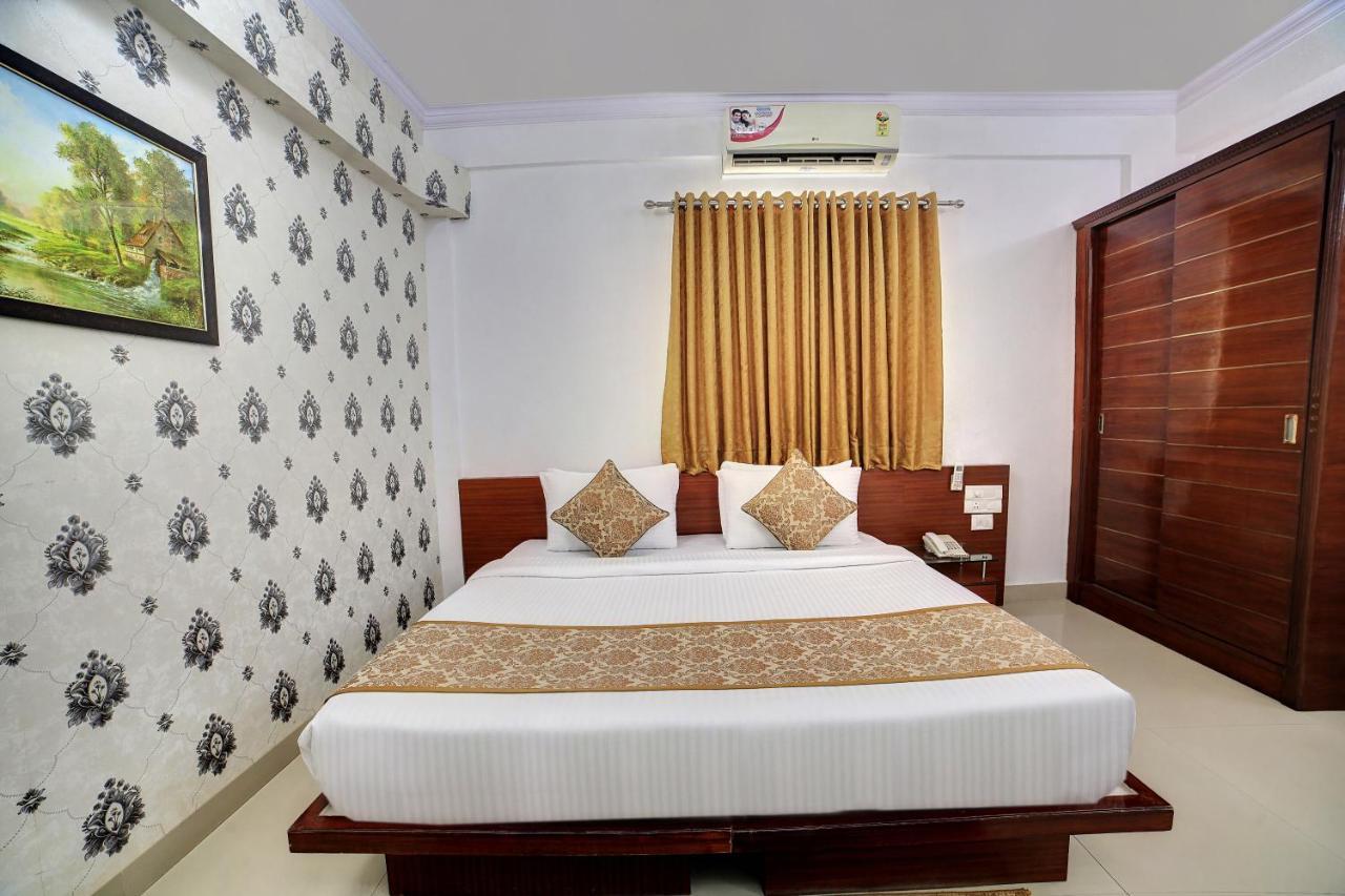 The Liverpool Blue Hotels Bangalore Dış mekan fotoğraf