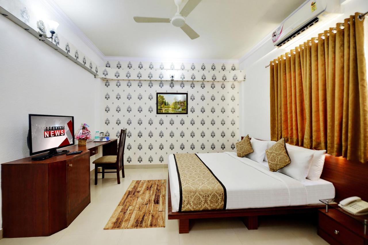 The Liverpool Blue Hotels Bangalore Dış mekan fotoğraf