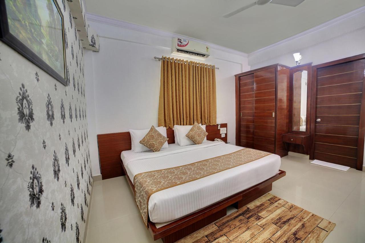The Liverpool Blue Hotels Bangalore Dış mekan fotoğraf