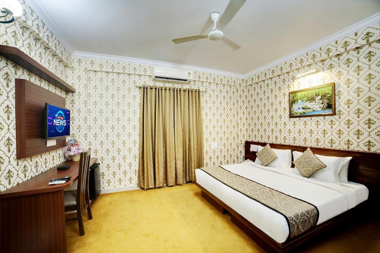 The Liverpool Blue Hotels Bangalore Dış mekan fotoğraf